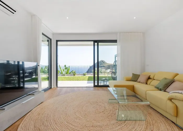 Villa Wiktoria, By Pausa Holiday Rentals * ريبيرا برافا